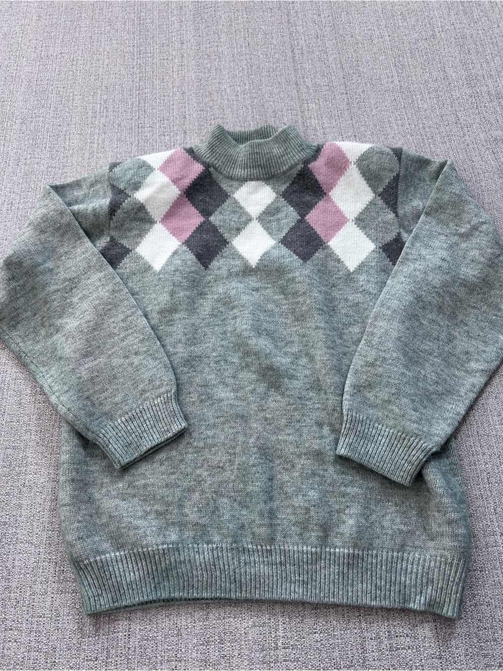Alfred Dunner Gray Argyle Mock Neck Sweater with Pink & White Accents. Size M